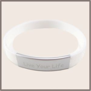 Weißes Silikonarmband mit Gravur